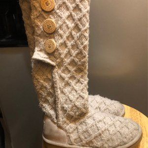 Authentic uggs boots size 6.